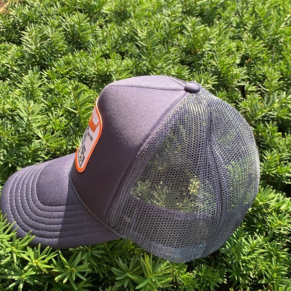 📌 NWT Anthropologie Ascot + Hart Long Island Oysters Trucker Hat - Picture 2 of 3